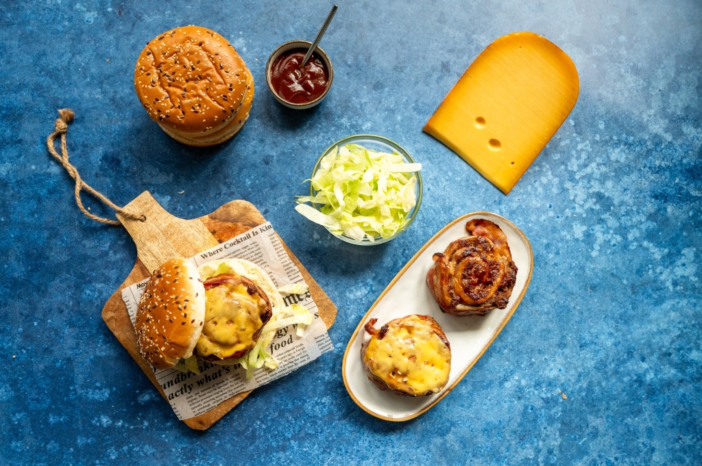 bacon and cheese spiraalburgers met Beemster Extra Belegen kaas