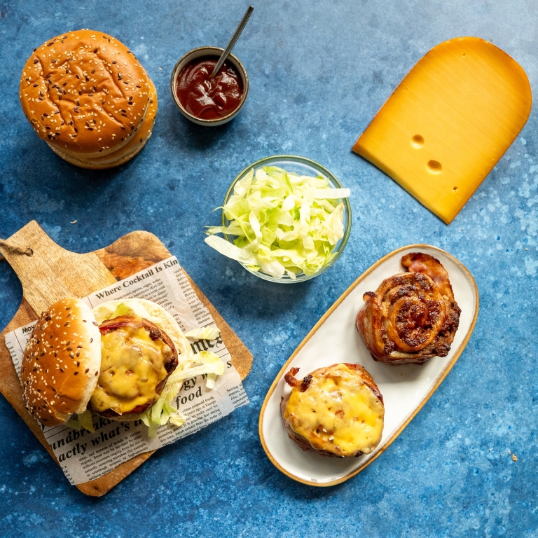 bacon and cheese spiraalburgers met Beemster Extra Belegen kaas