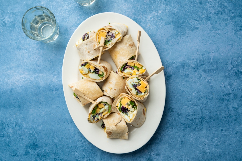 wraprolletjes met eiersalade en beemster kaas