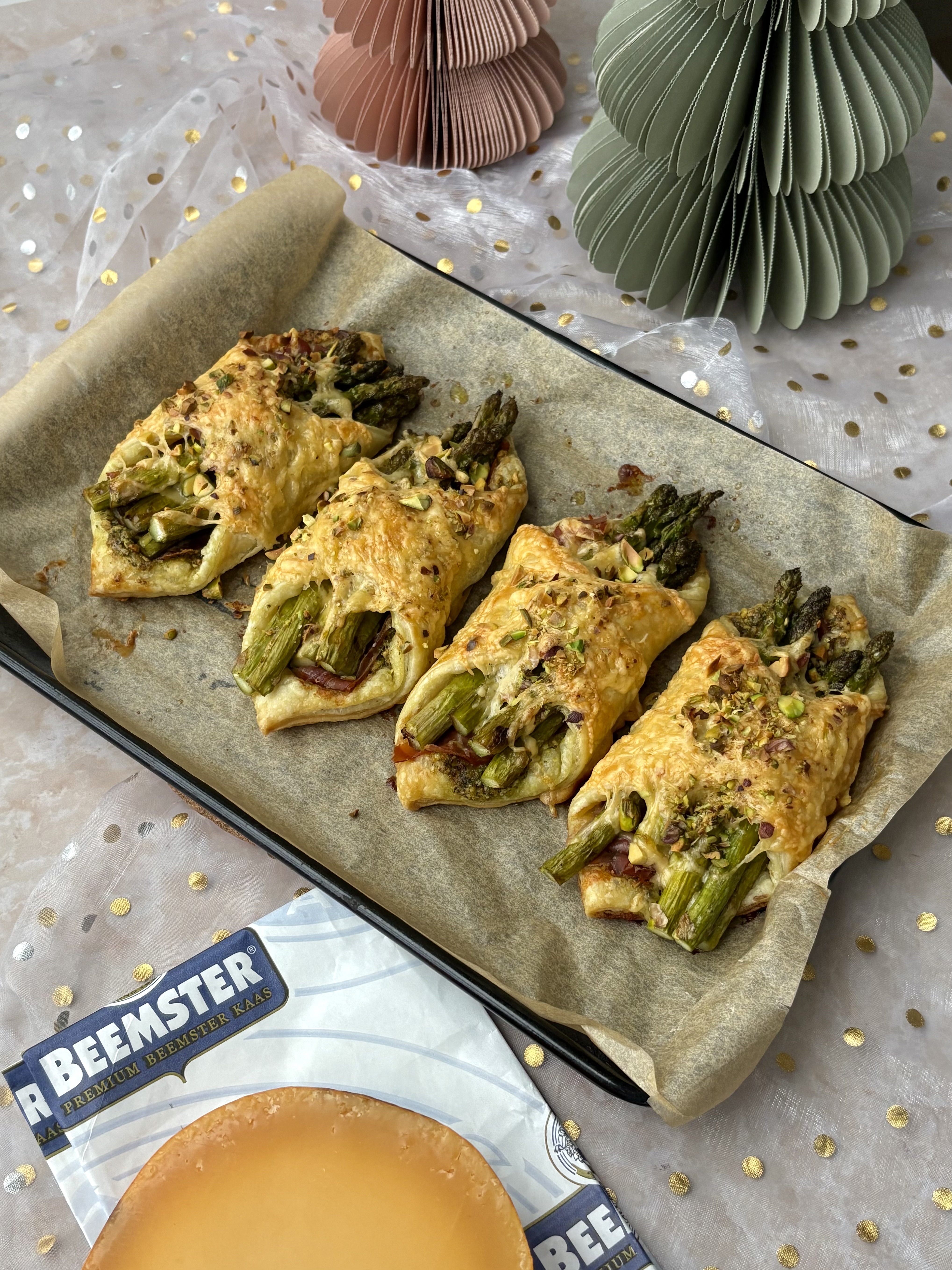 bladerdeeghapjes met pesto